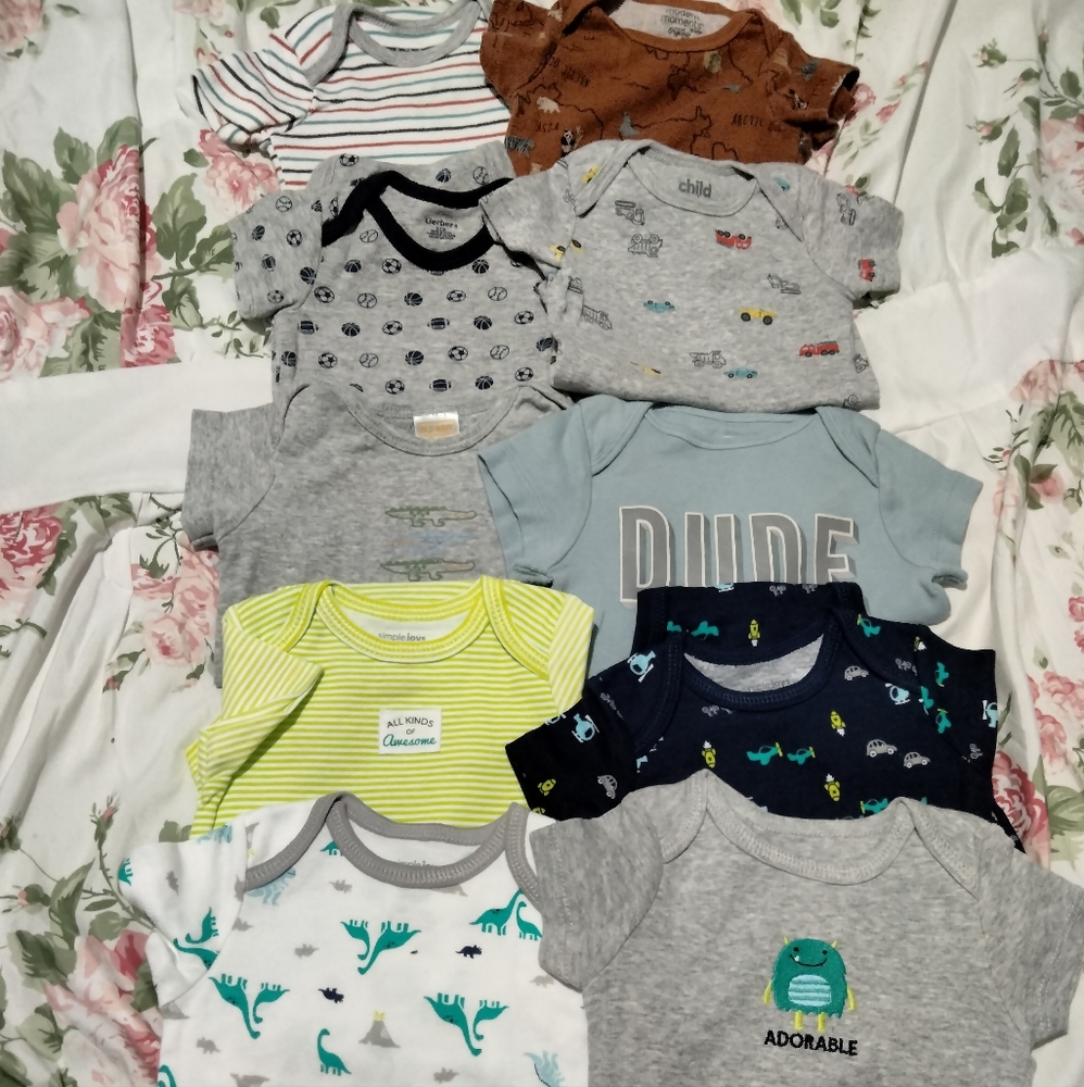 🔥🔥 0-3 month onesie bundle🔥🔥